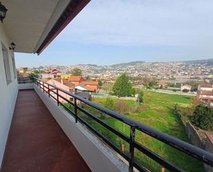 Vista exterior de Casa o xalet en venda en Vigo  amb Jardí privat, Terrassa i Traster