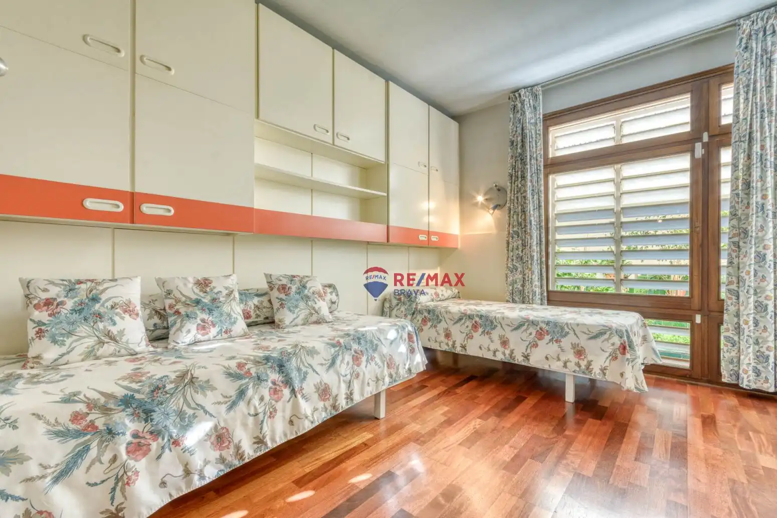 Dormitori de Casa o xalet en venda en Roses amb Aire condicionat, Jardí privat i Terrassa