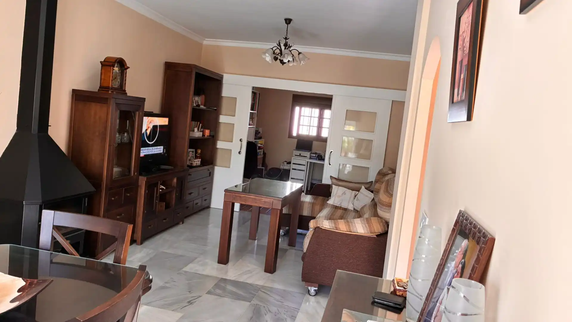 Living room of Houses for sale in El Puerto de Santa María  with Air Conditioner, Private garden and Storage room