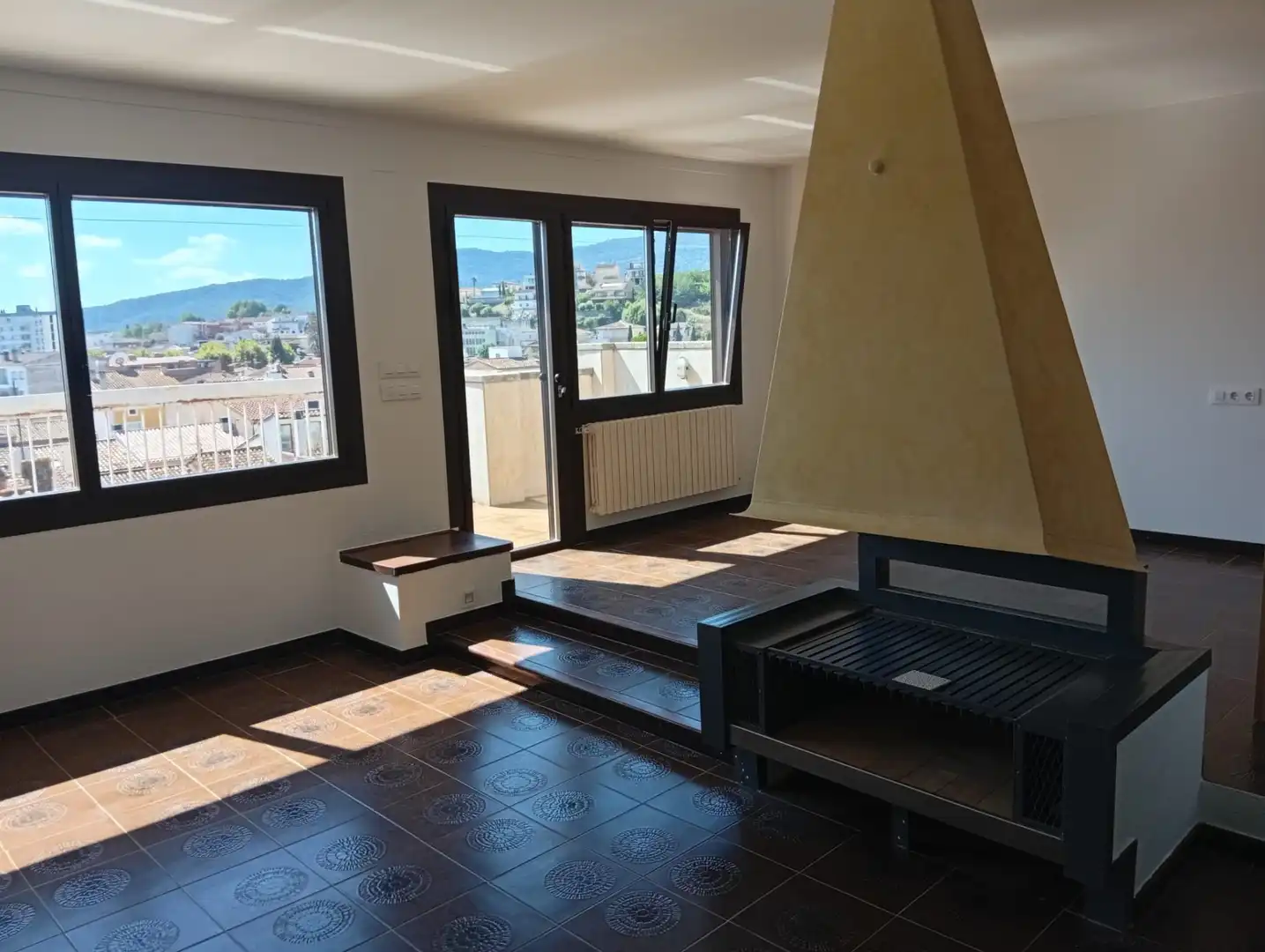 Sala d'estar de Àtic en venda en Banyoles amb Calefacció, Terrassa i Traster