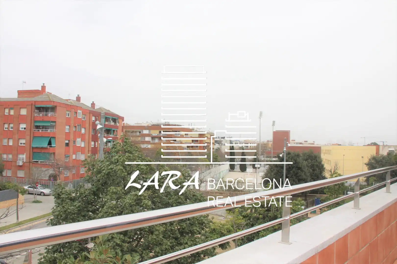 Vista exterior de Casa o chalet de alquiler con opción a compra en Viladecans con Aire acondicionado, Calefacción y Jardín privado