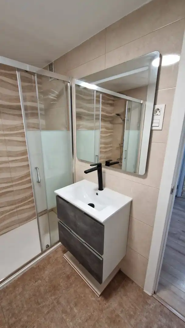 Baño de Piso en venta en León Capital  con Calefacción, Terraza y Trastero