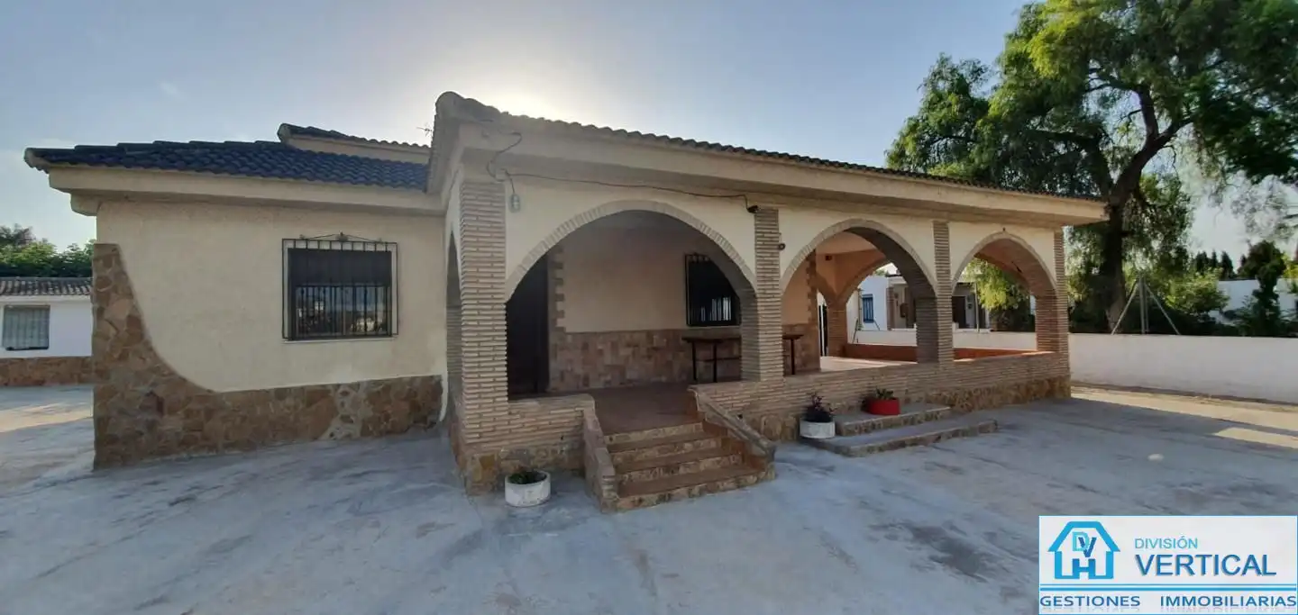 House with pool to rent in Camí Vell d'Aldaia
