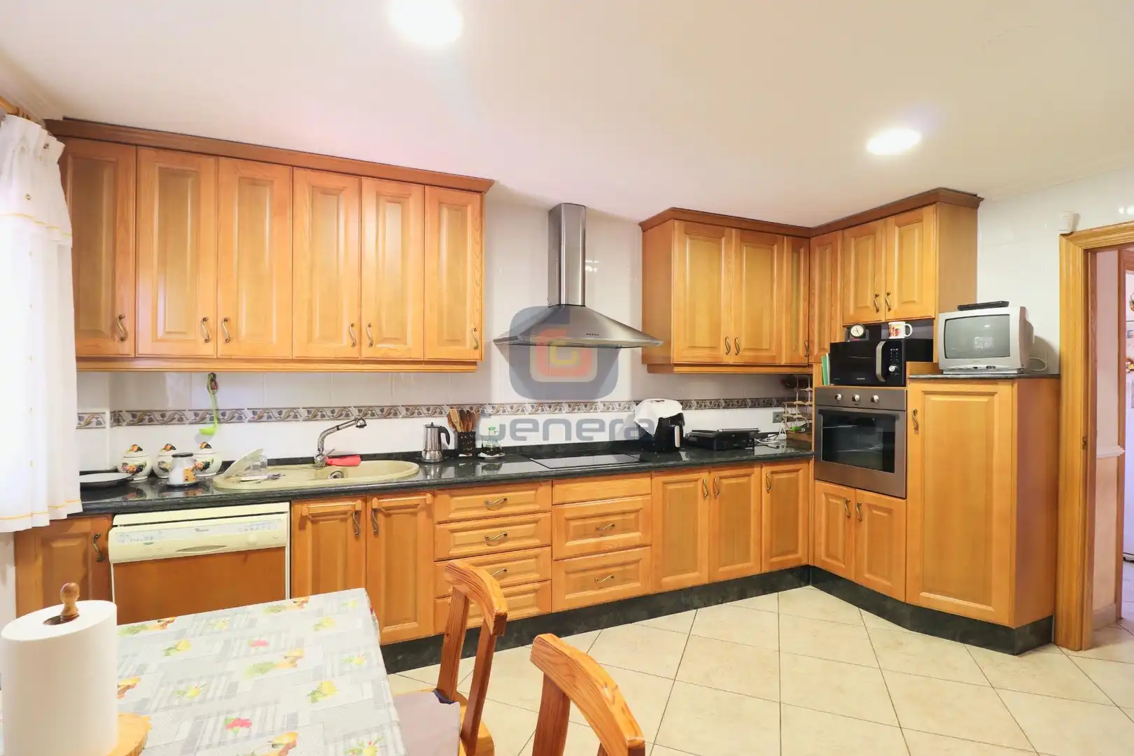 Cocina de Casa o chalet en venta en San Vicente del Raspeig / Sant Vicent del Raspeig con Aire acondicionado, Calefacción y Jardín privado