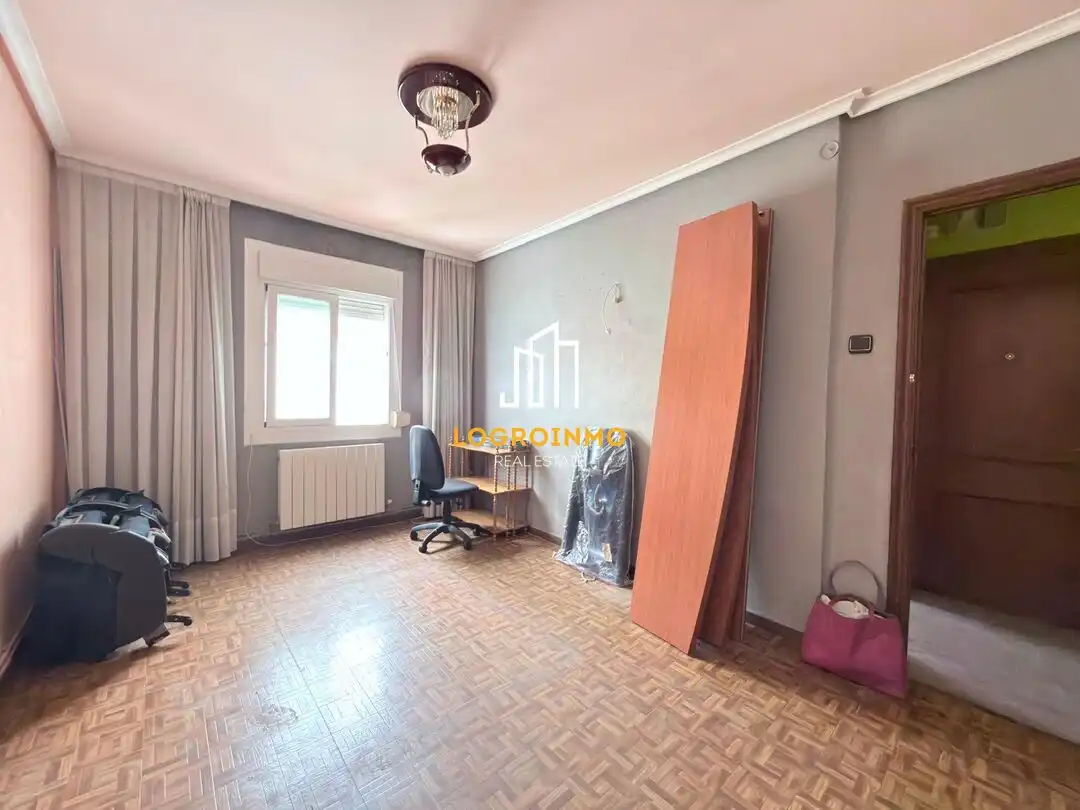 Habitación de Piso en venta en  Logroño con Calefacción y Balcón