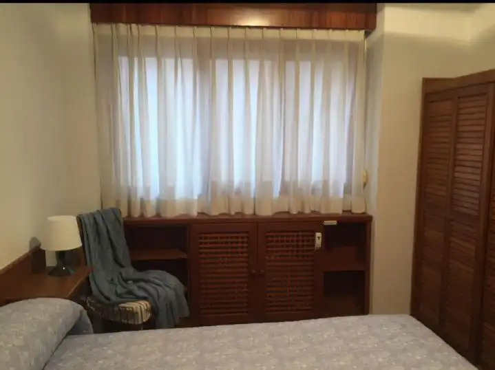 Dormitori de Apartament de lloguer en Gijón  amb Calefacció, Parquet i Moblat