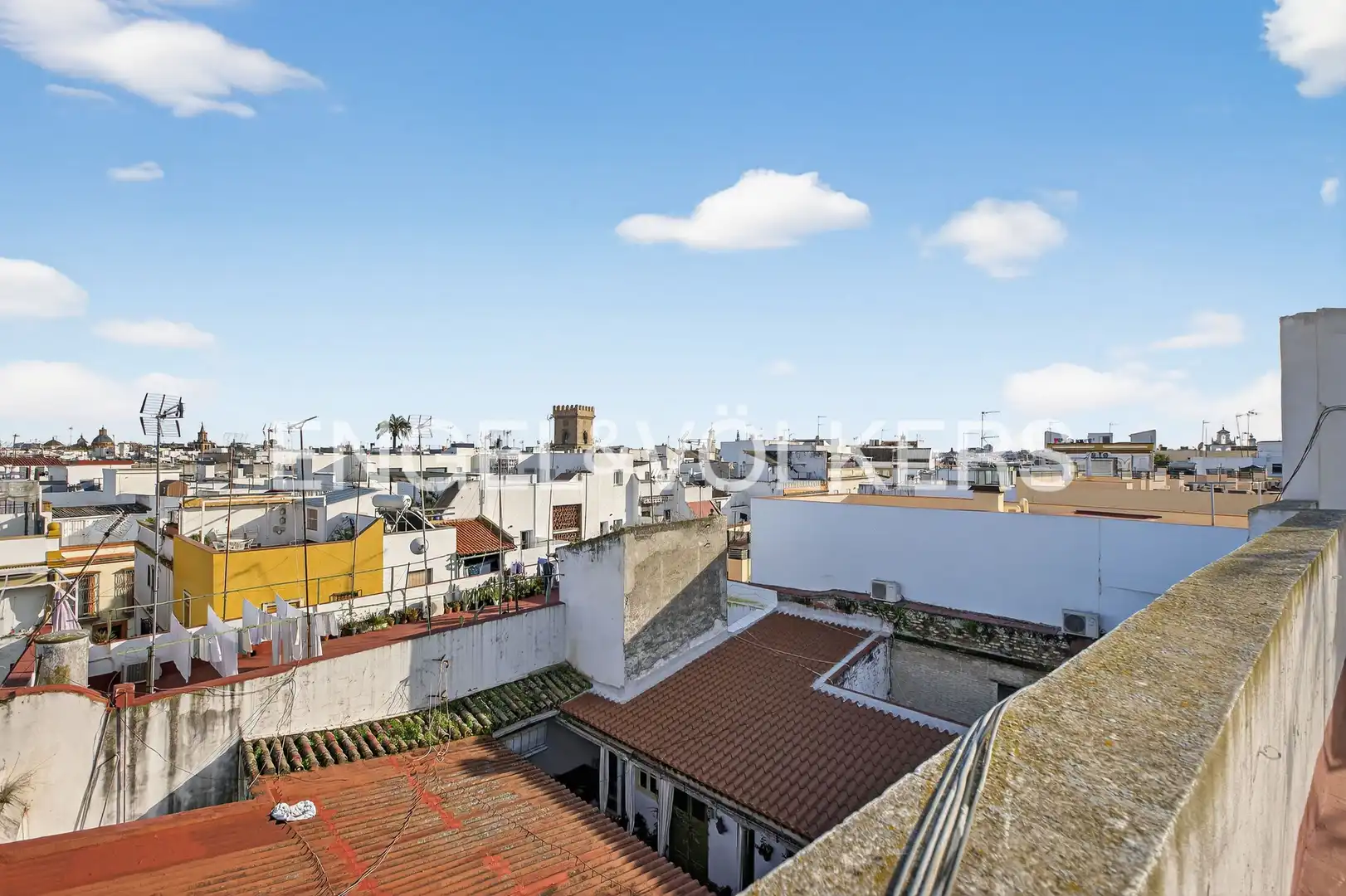 Außenansicht von Wohnungen zur Miete in Sevilla mit Klimaanlage, Heizung und Möbliert