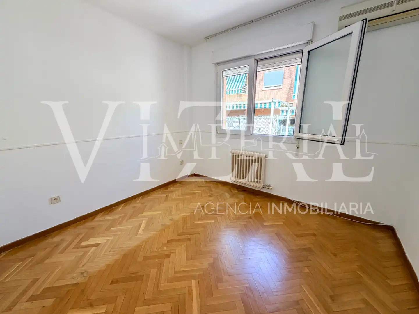 Dormitori de Casa adosada en venda en Toledo amb Aire condicionat, Parquet i Terrassa