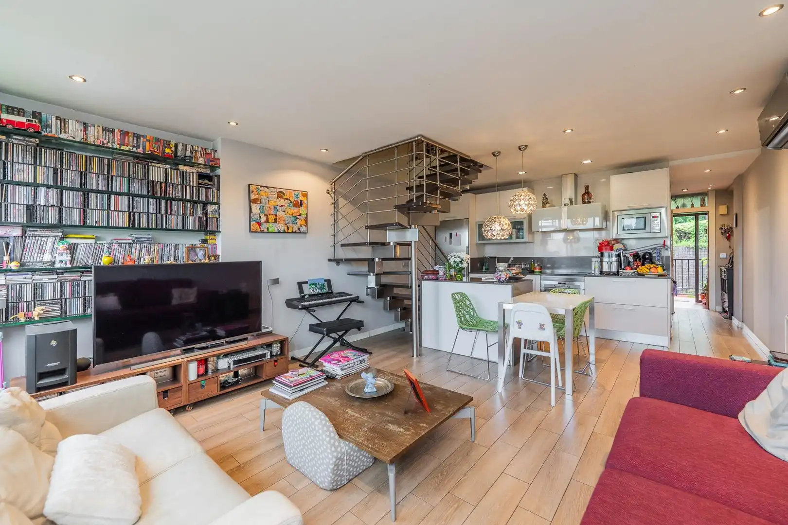 Wohnzimmer von Maisonette zum Verkauf in La Moraleja mit Klimaanlage, Heizung und Privatgarten
