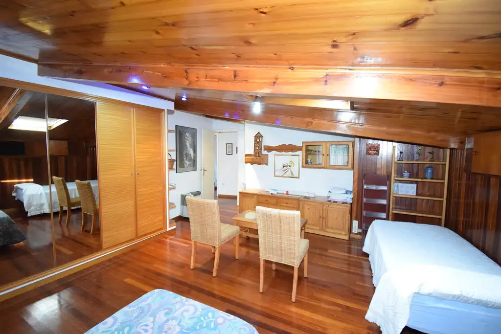 Habitación de Casa adosada en venta en Pontedeume con Calefacción y Jardín privado