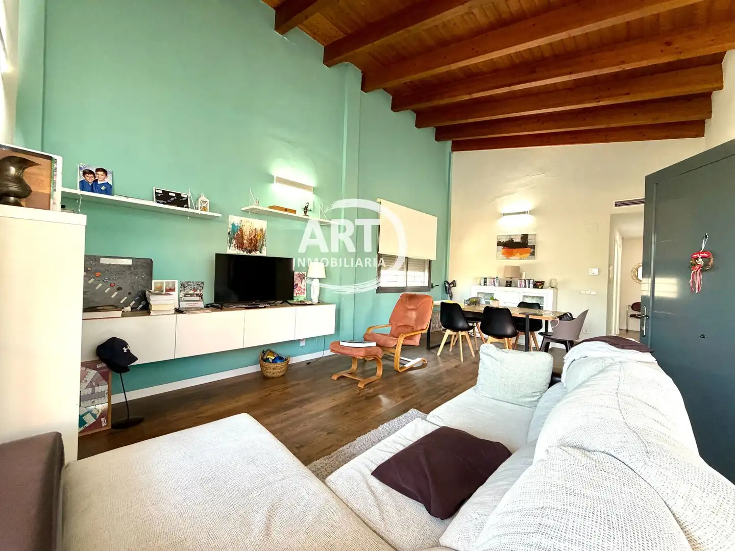 Sala d'estar de Casa o xalet en venda en La Pobla de Vallbona amb Aire condicionat, Calefacció i Jardí privat