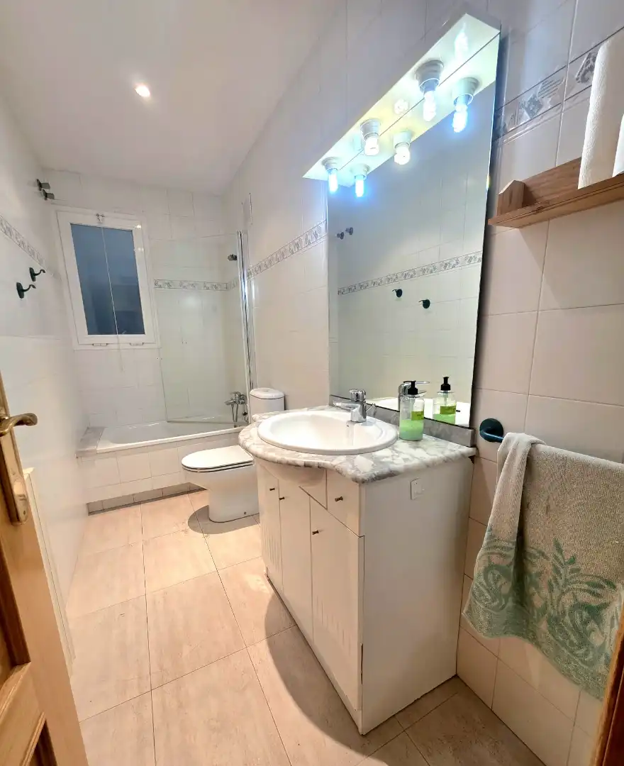 Baño de Piso de alquiler en Sabadell con Calefacción, Parquet y Amueblado