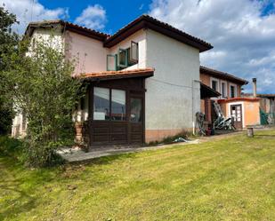 Vista exterior de Casa o xalet en venda en Llanes amb Calefacció i Jardí privat