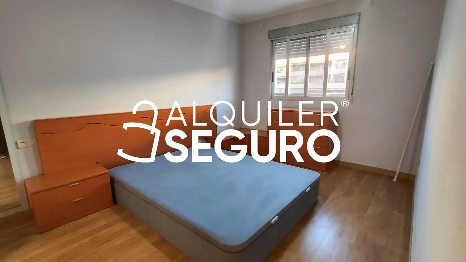 Schlafzimmer von Wohnung zur Miete in Valencia mit Klimaanlage und Terrasse