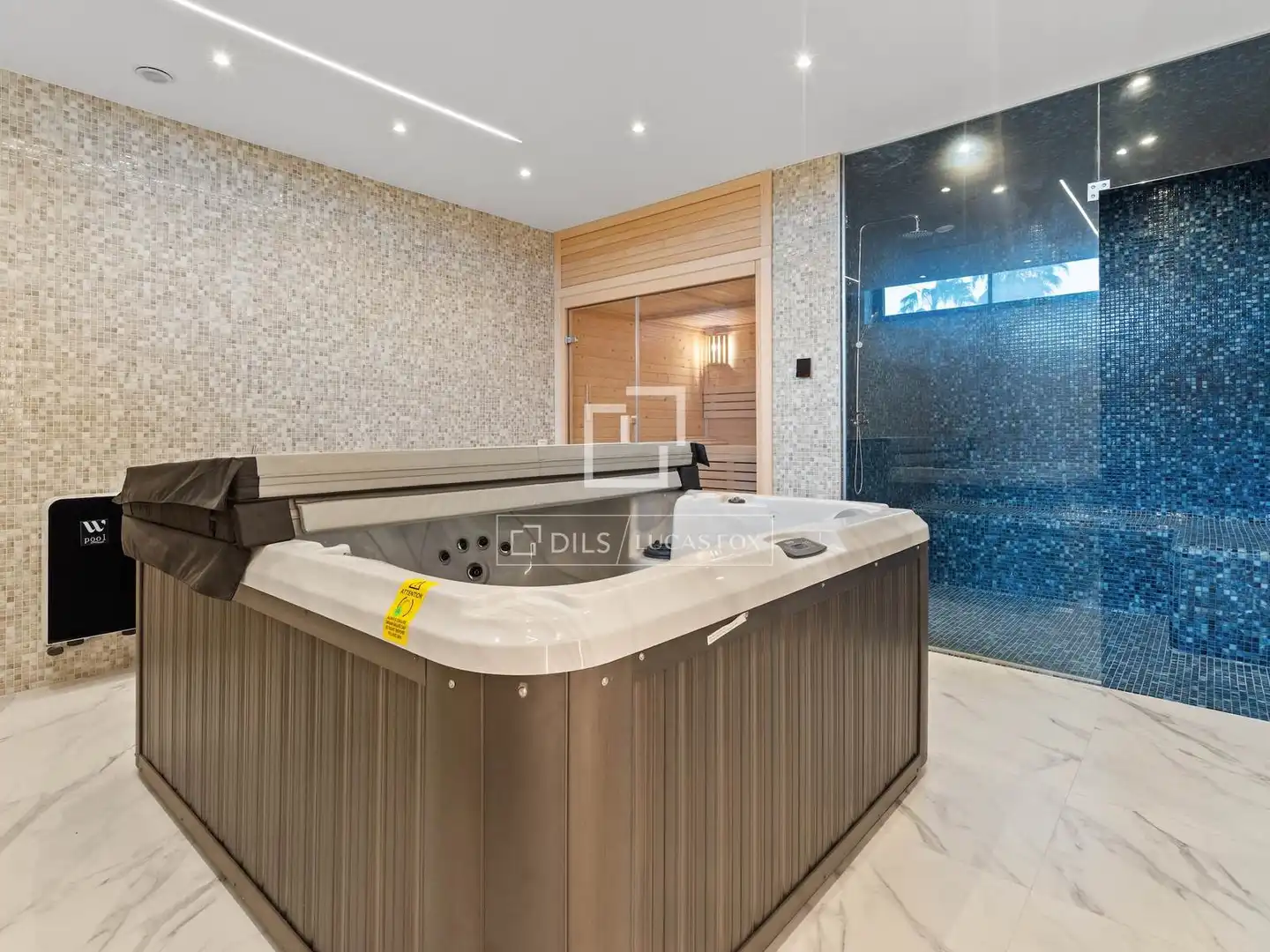 Bathroom of Houses for sale in Benahavís  with Air Conditioner, Heating and Private garden