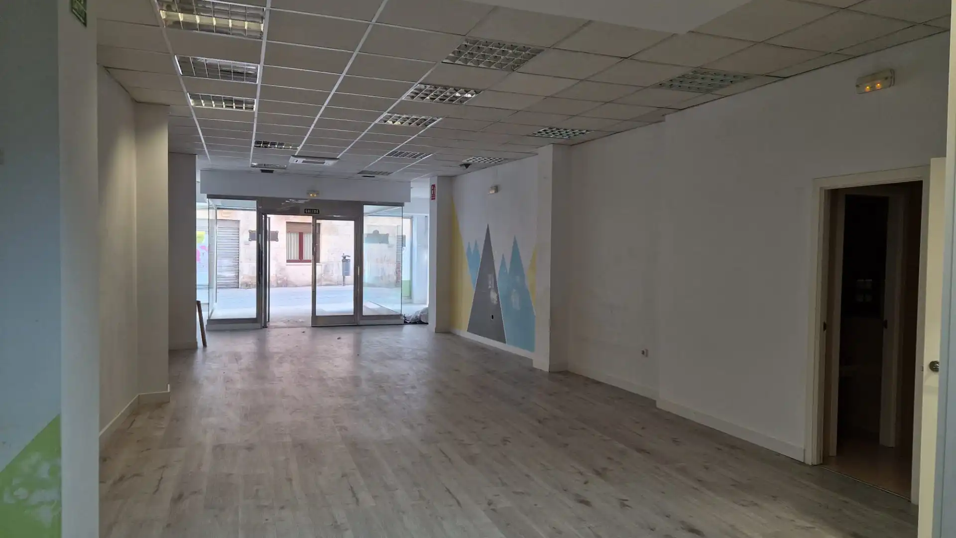 Local comercial en alquiler en Calle Valentín Calderón, imagen 9