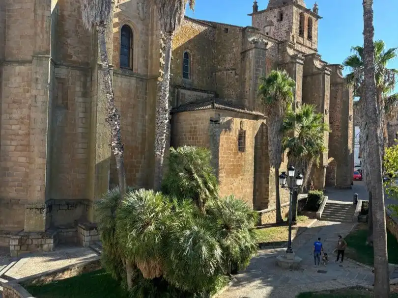 Vista exterior de Piso en venta en Cáceres Capital con Balcón