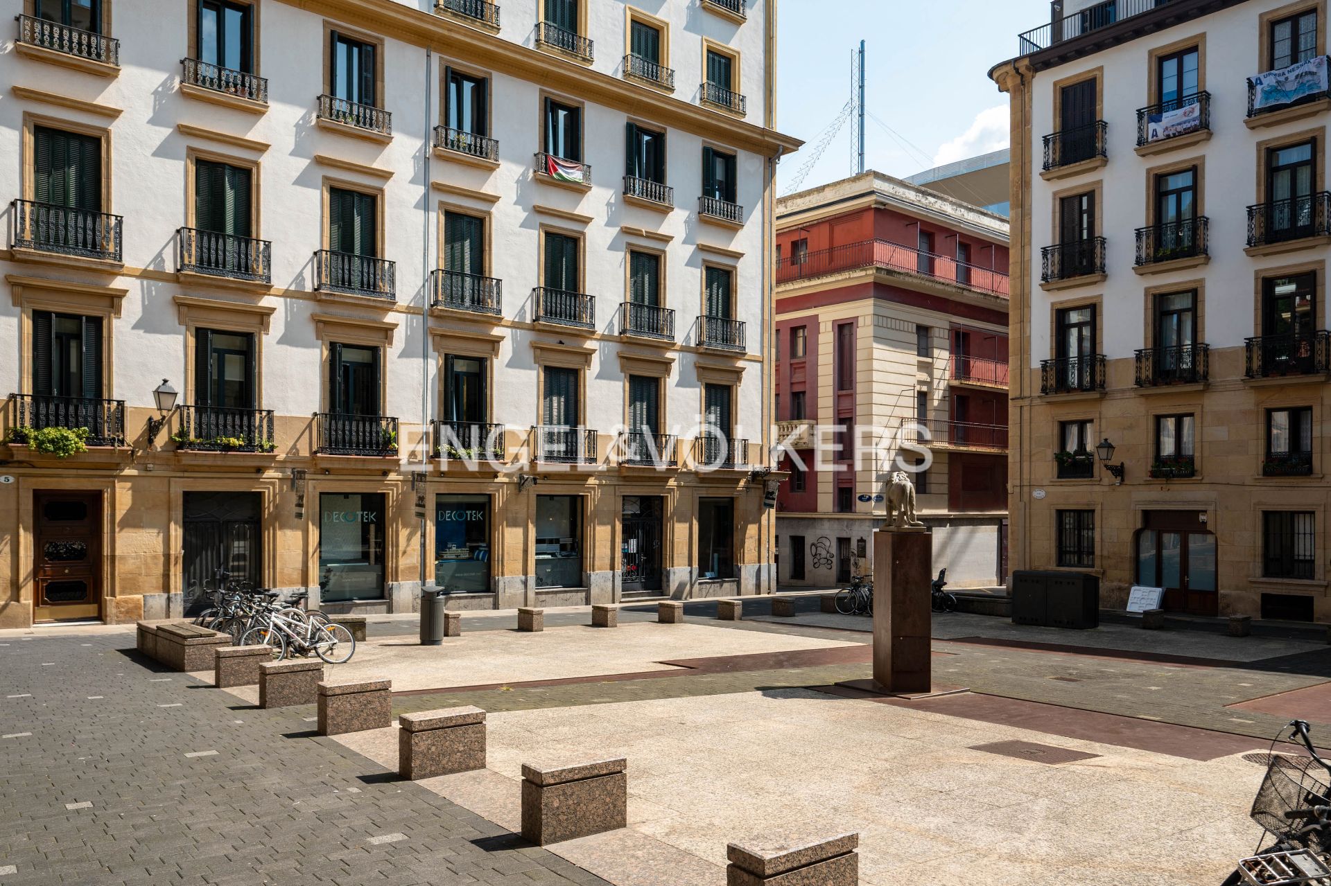Vista exterior de Traster en venda en Donostia - San Sebastián 