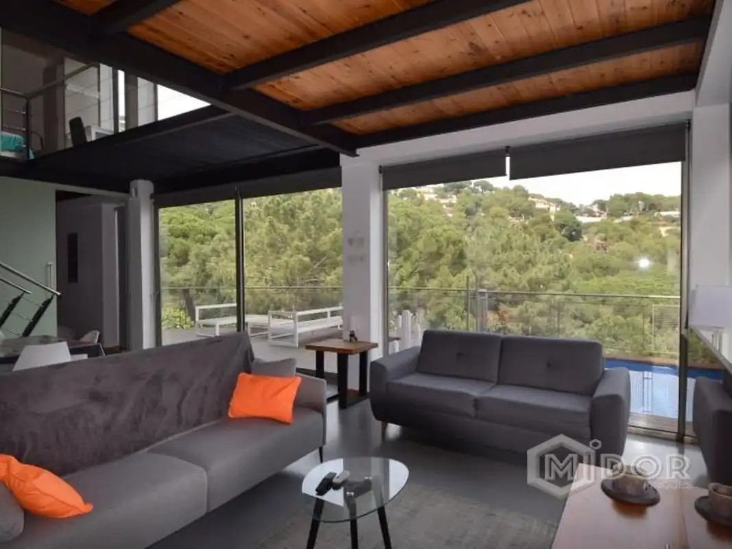 Sala d'estar de Casa o xalet en venda en Sant Feliu de Guíxols amb Aire condicionat, Calefacció i Jardí privat