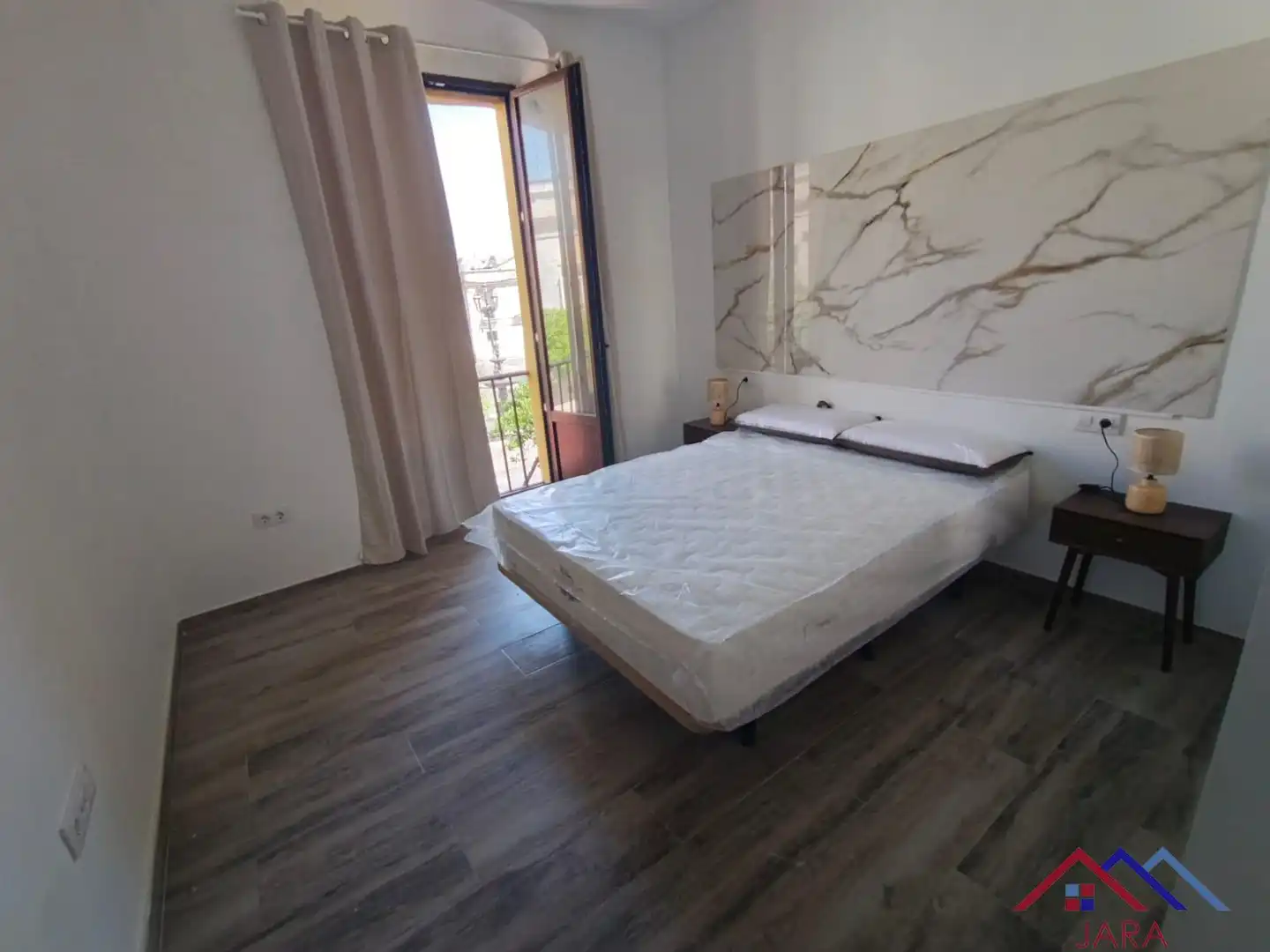 Dormitori de Apartament de lloguer en Jerez de la Frontera amb Aire condicionat, Terrassa i Moblat