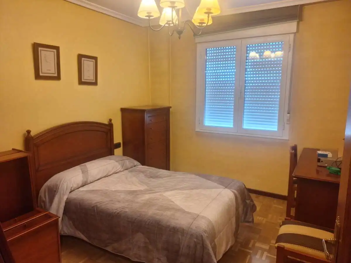 Habitación de Piso en venta en León Capital  con Calefacción, Terraza y Trastero