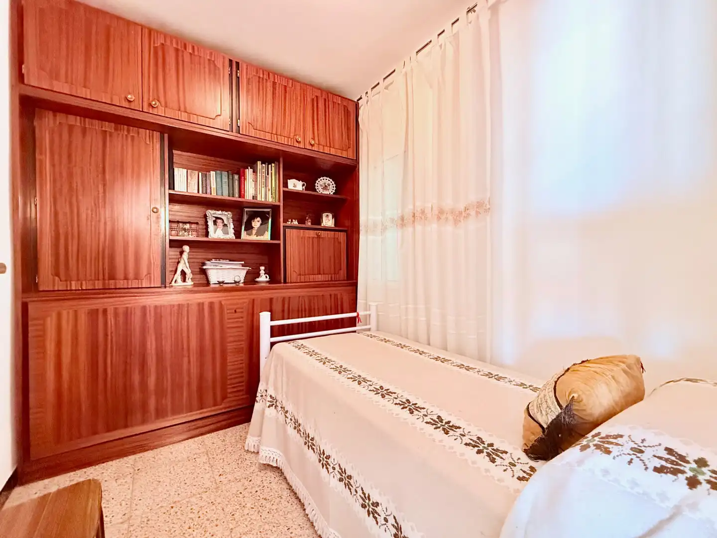 Habitación de Piso en venta en Sant Feliu de Llobregat con Amueblado, Horno y Balcón