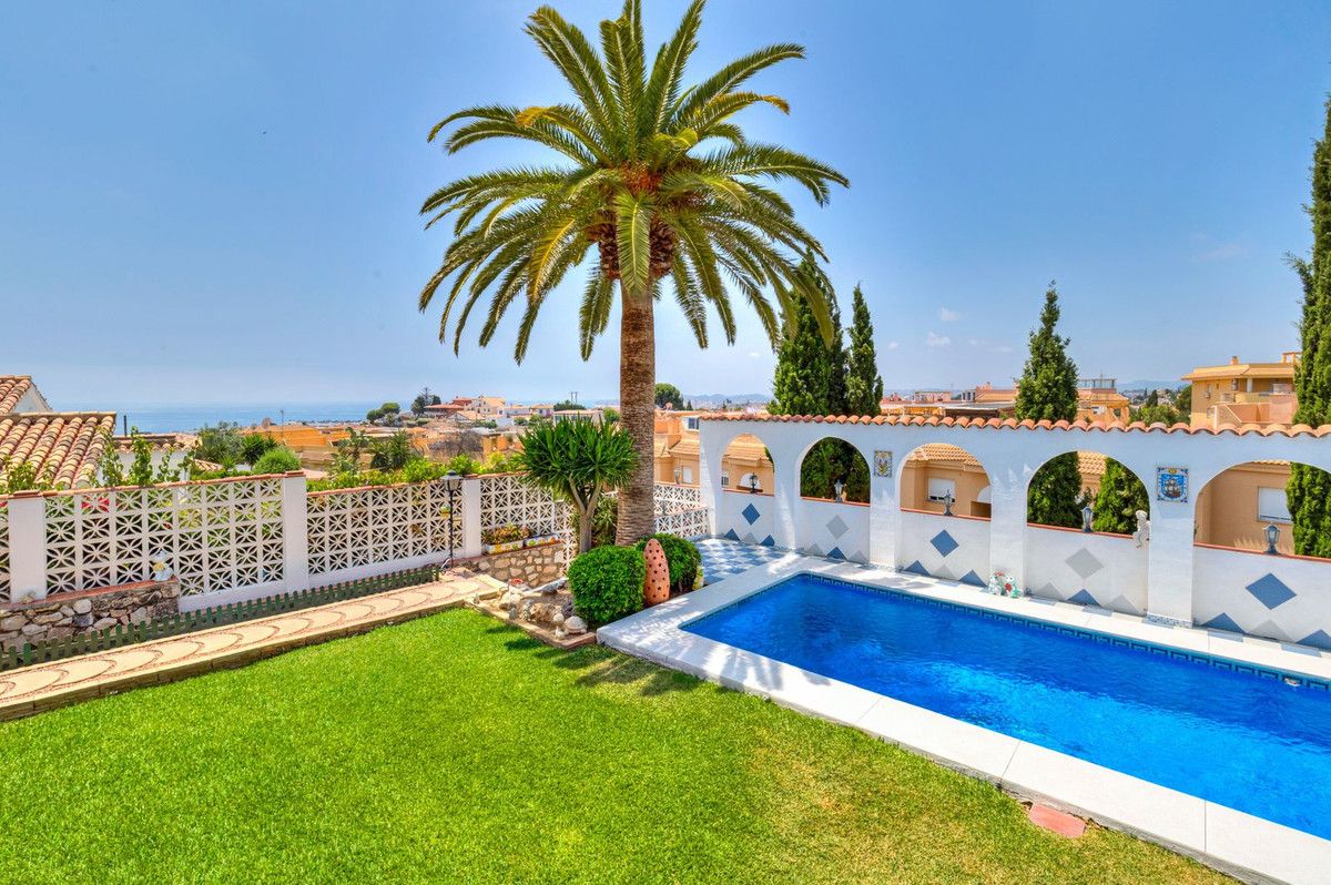 Garden of House or chalet for sale in Fuengirola  with Air Conditioner, Private garden and Swimming Pool