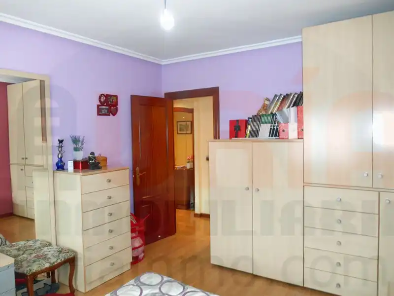 Habitación de Piso en venta en Oviedo  con Calefacción, Trastero y Amueblado