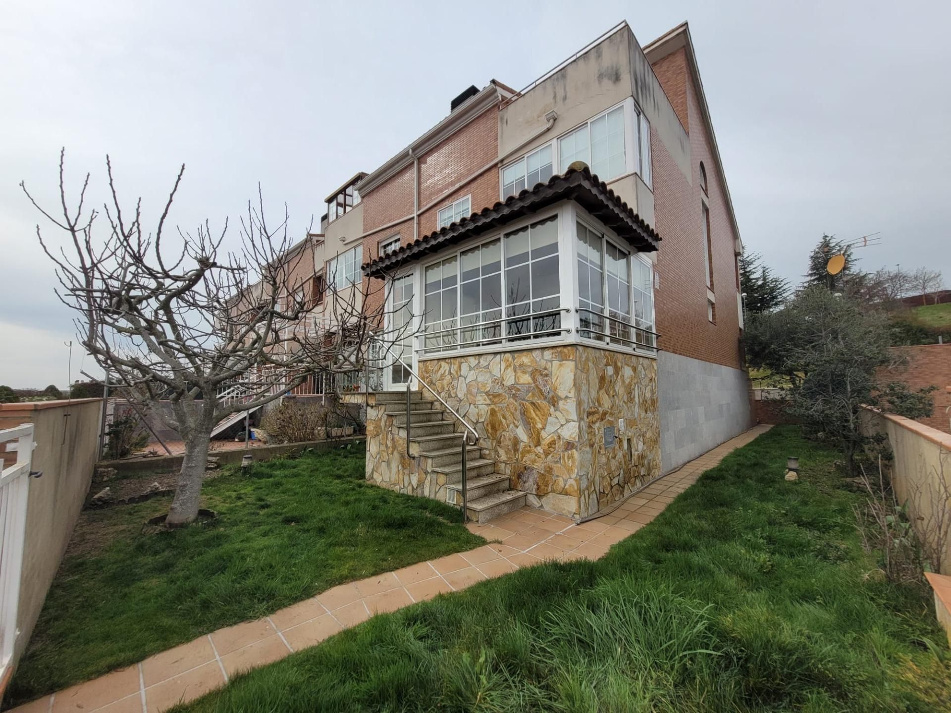 Casa adosada en venda a Calle de Emilio Salcedo, Vistahermosa
