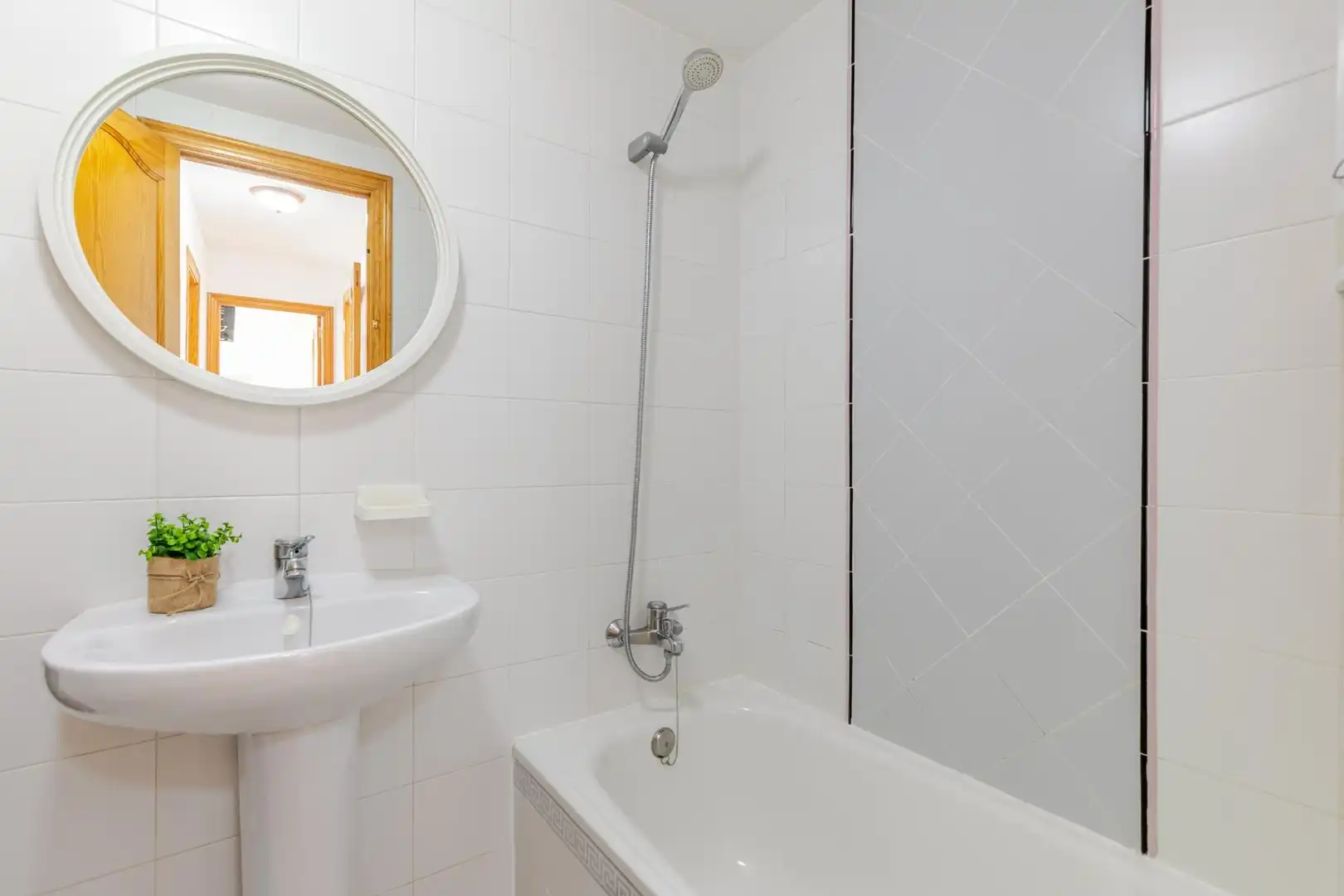 Bathroom of Flat for sale in Gandia  with Air Conditioner, Heating and Terrace