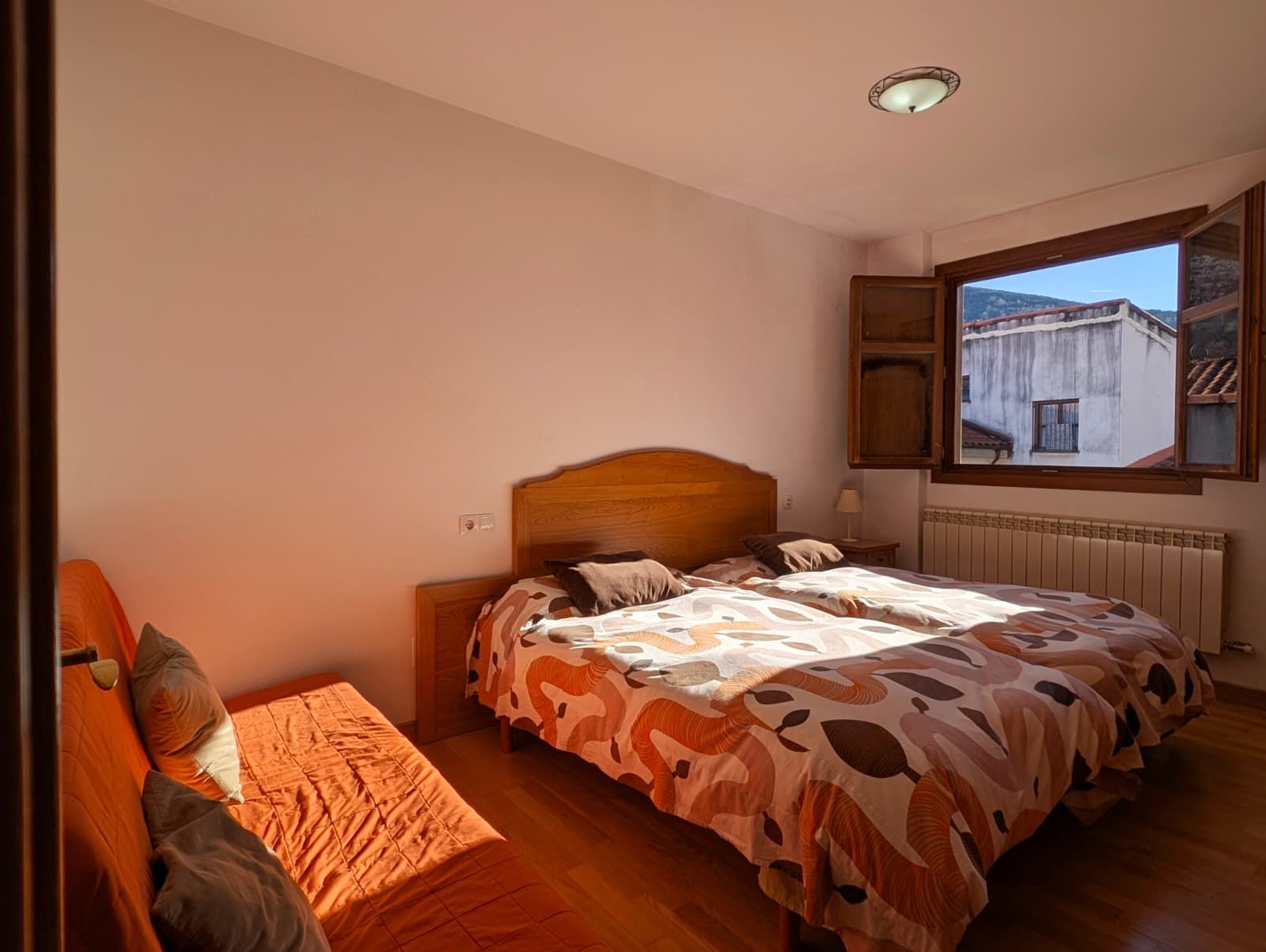 Habitación de Apartamento en venta en Ezcaray con Calefacción y Amueblado