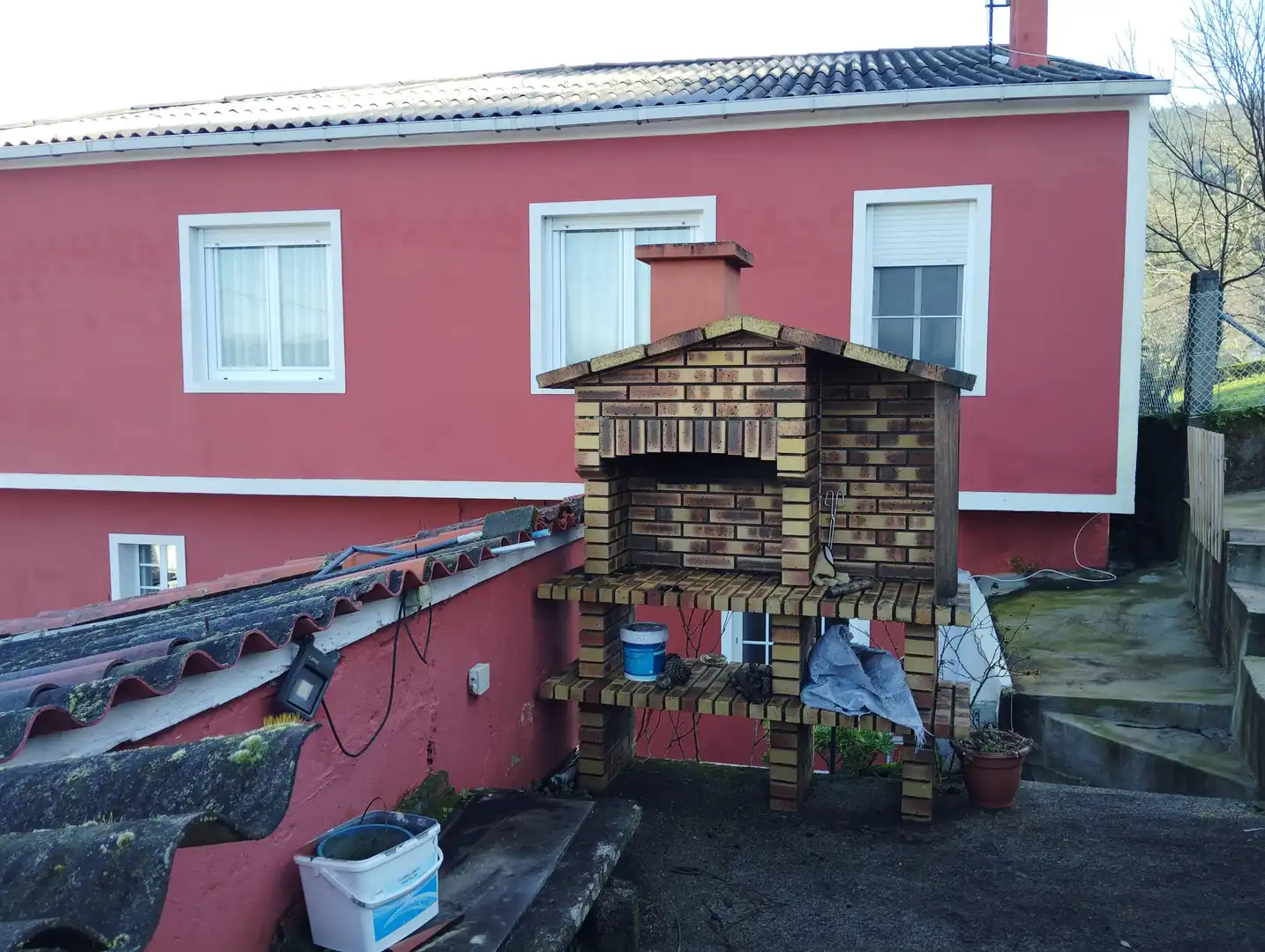 Vista exterior de Casa o xalet en venda en Noia amb Terrassa i Moblat