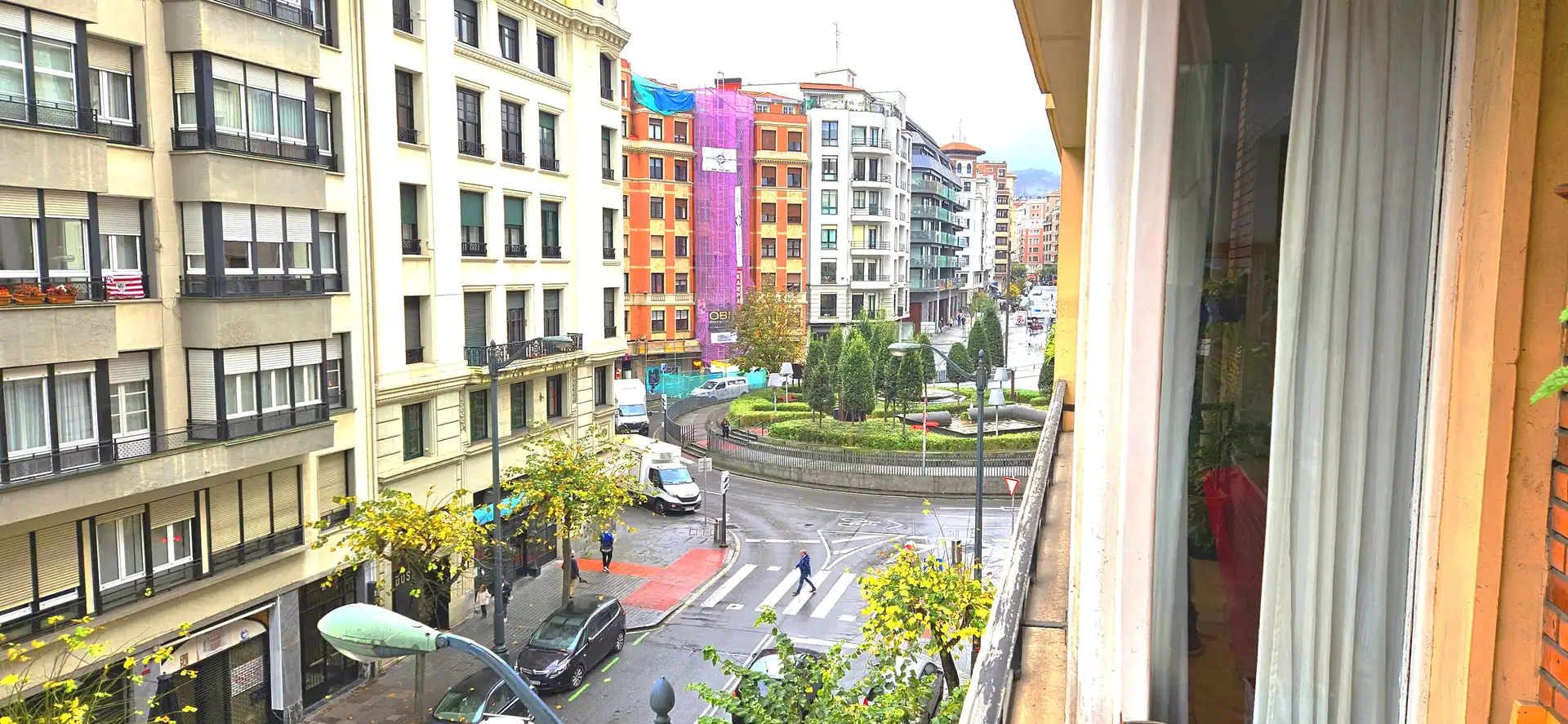 Vista exterior de Pis en venda en Bilbao  amb Calefacció, Moblat i Balcó