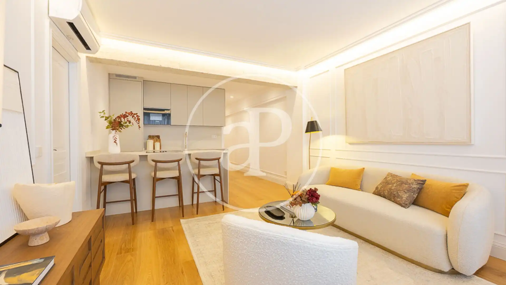 Sala d'estar de Pis en venda en  Madrid Capital amb Aire condicionat, Calefacció i Moblat