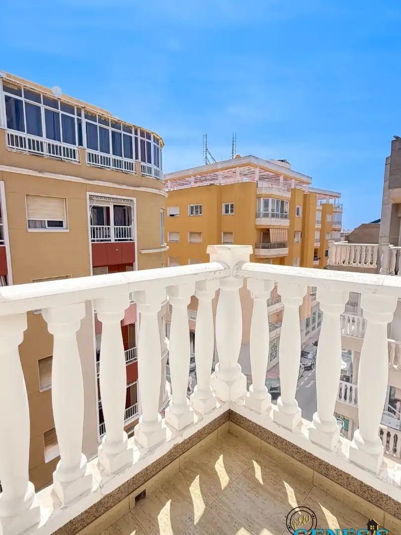 Terrassa de Apartament en venda en Torrevieja amb Terrassa, Moblat i Forn