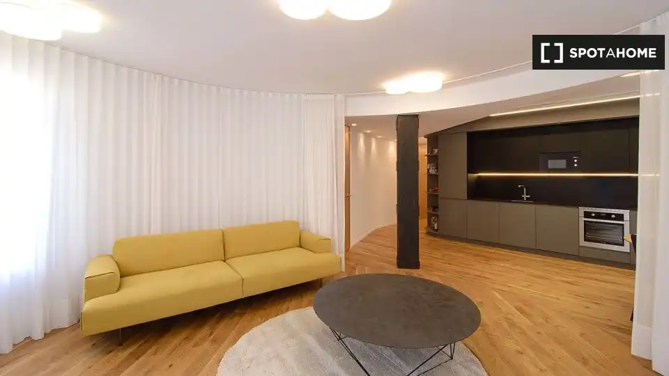 Room in Ensanche - Moyua - Diputación