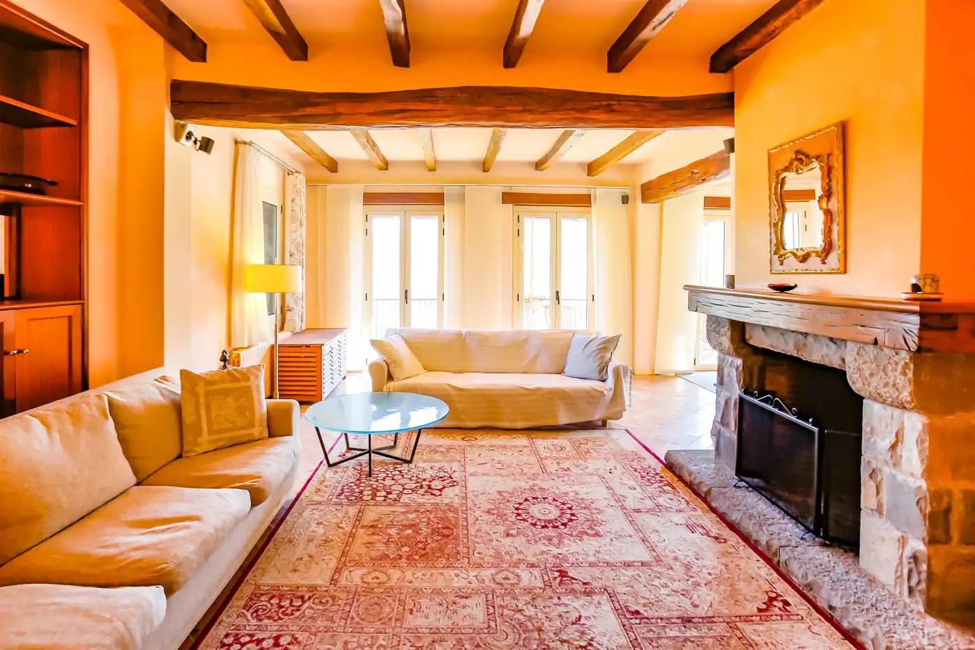 Sala de estar de Finca rústica en venta en Olot con Calefacción, Jardín privado y Terraza