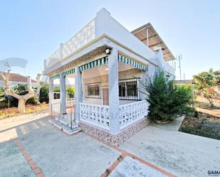 Vista exterior de Casa o xalet en venda en La Pobla Llarga amb Aire condicionat, Terrassa i Piscina