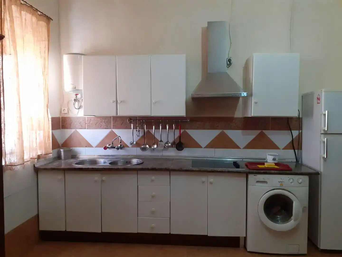 Cuina de Casa o xalet en venda en Lucena amb Piscina