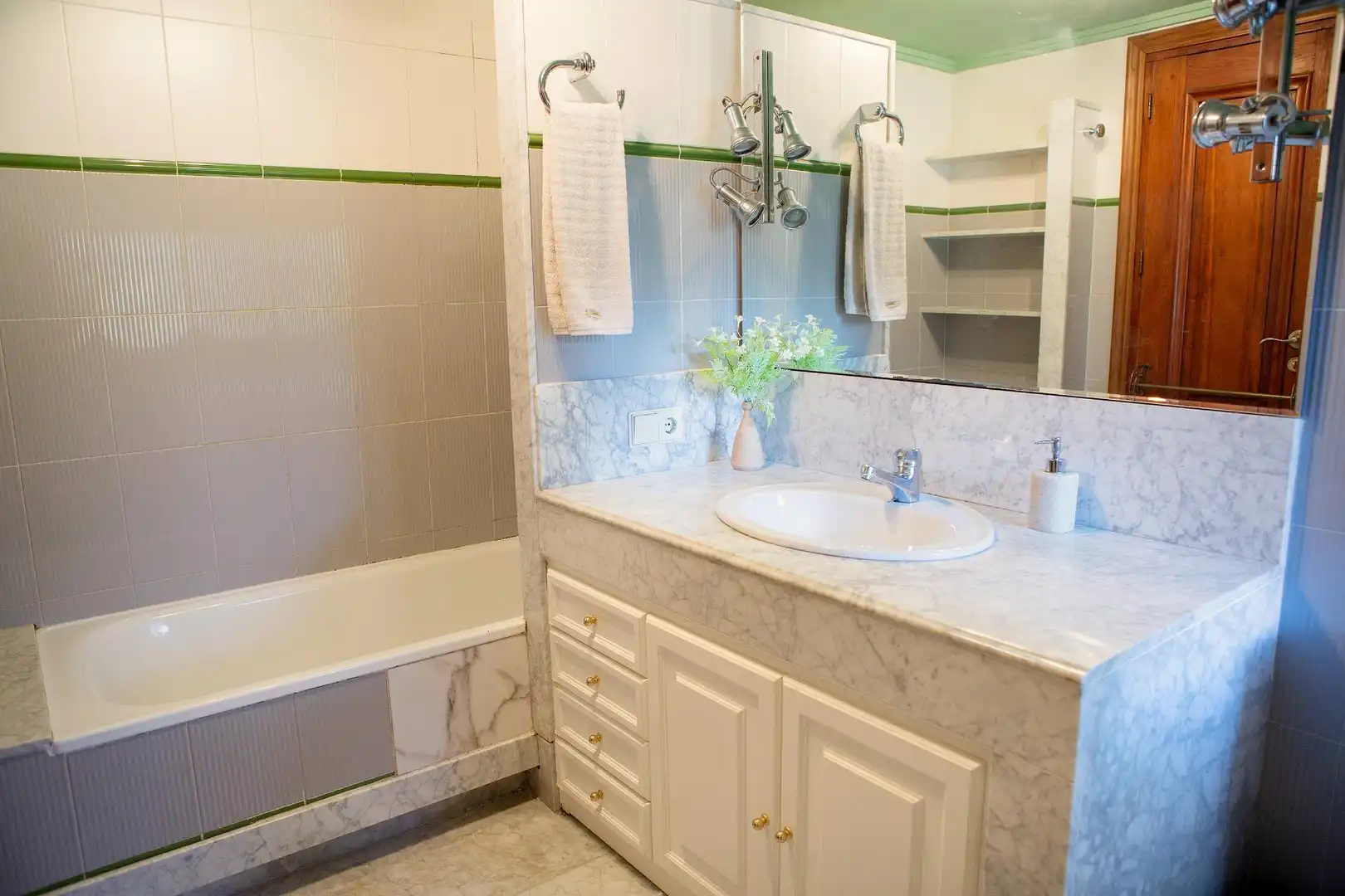 Bathroom of Houses for sale in Salamanca  with Heating and Terrace