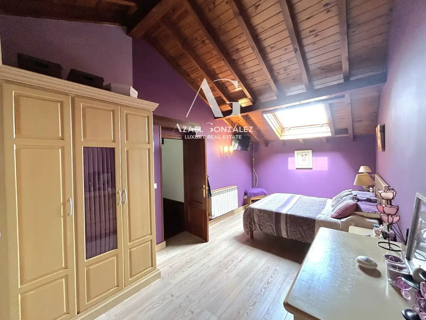 Habitación de Casa adosada en venta en Cabezón de la Sal con Calefacción, Jardín privado y Terraza