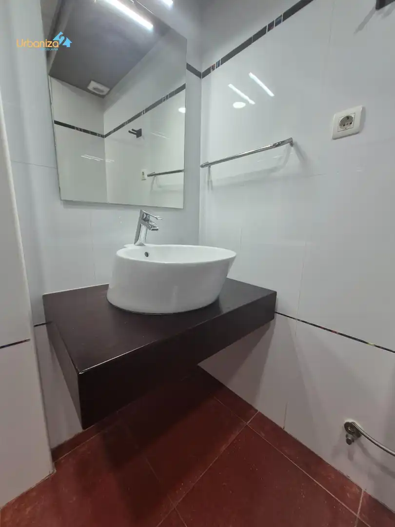 Badezimmer von Wohnungen zur Miete in Badajoz mit Klimaanlage, Heizung und Möbliert