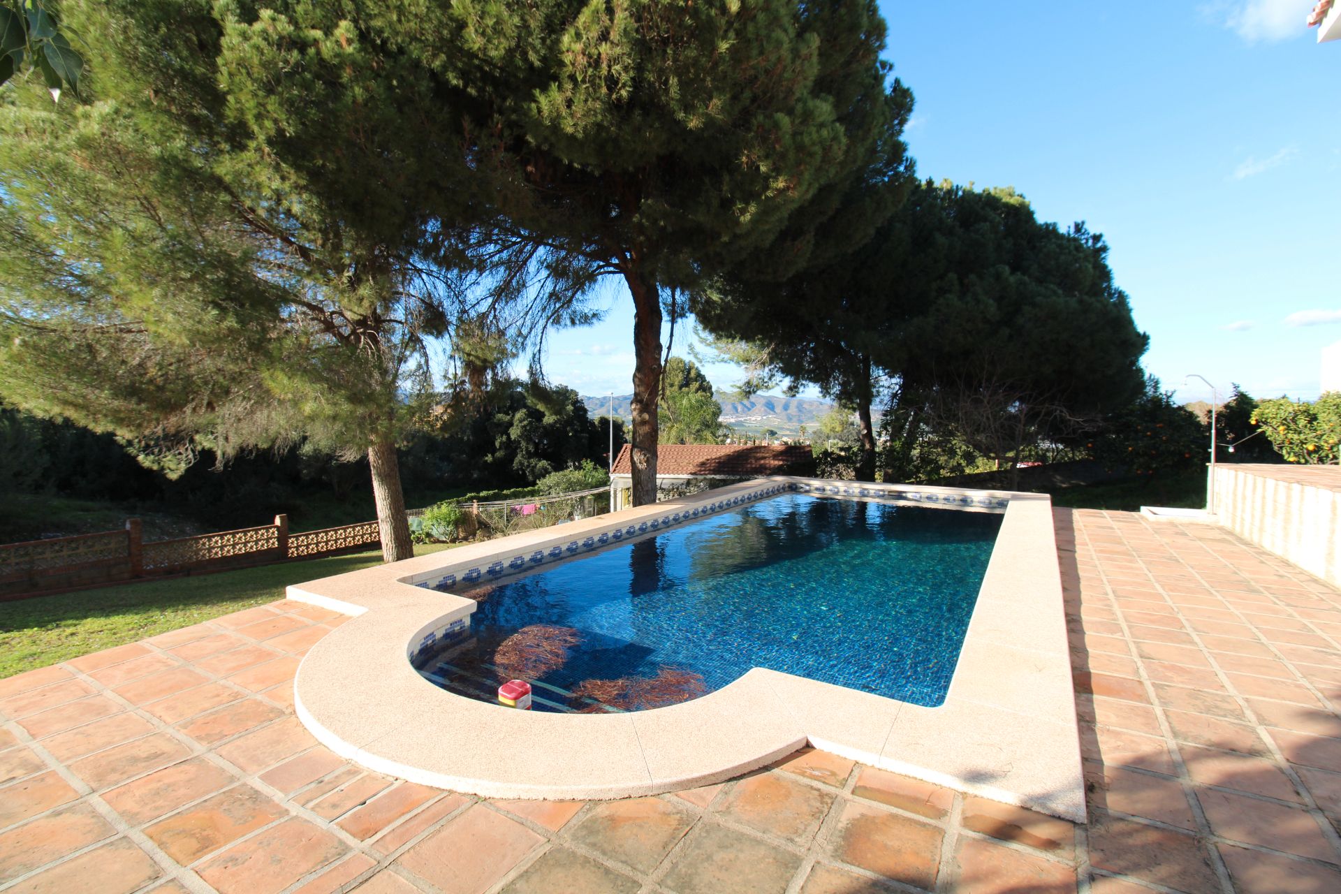 Piscina de Casa o xalet en venda en Alhaurín de la Torre amb Aire condicionat, Jardí privat i Terrassa