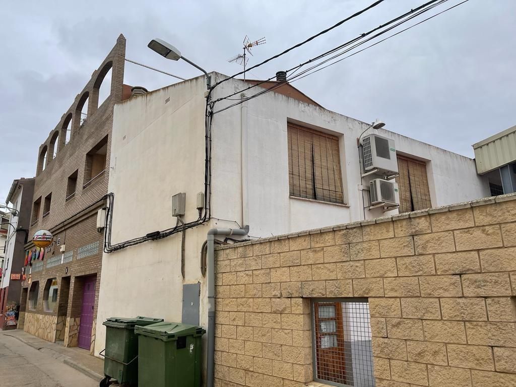 Vista exterior de Finca rústica en venda en Samper de Calanda amb Aire condicionat, Calefacció i Jardí privat