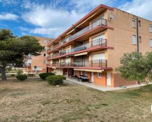 Vista exterior de Apartament en venda en Castelló d'Empúries amb Jardí privat, Terrassa i Traster