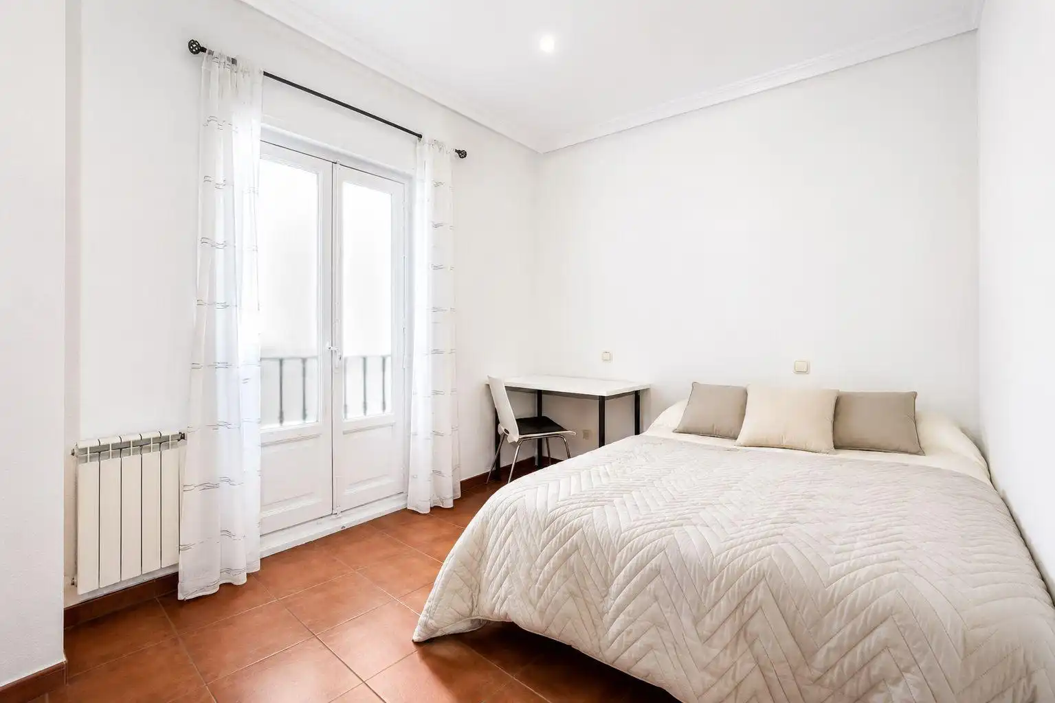 Bedroom of Flat for rent in Madrid  with Heating, Furnished and Balcony