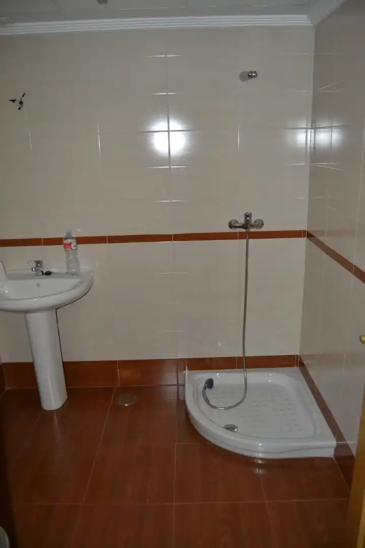 Bathroom of Flat for sale in Plasencia  with Air Conditioner, Heating and Parquet flooring