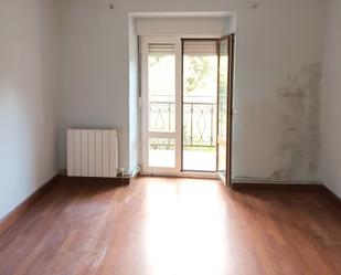 Bedroom of Flat for sale in Ugao- Miraballes  with Balcony