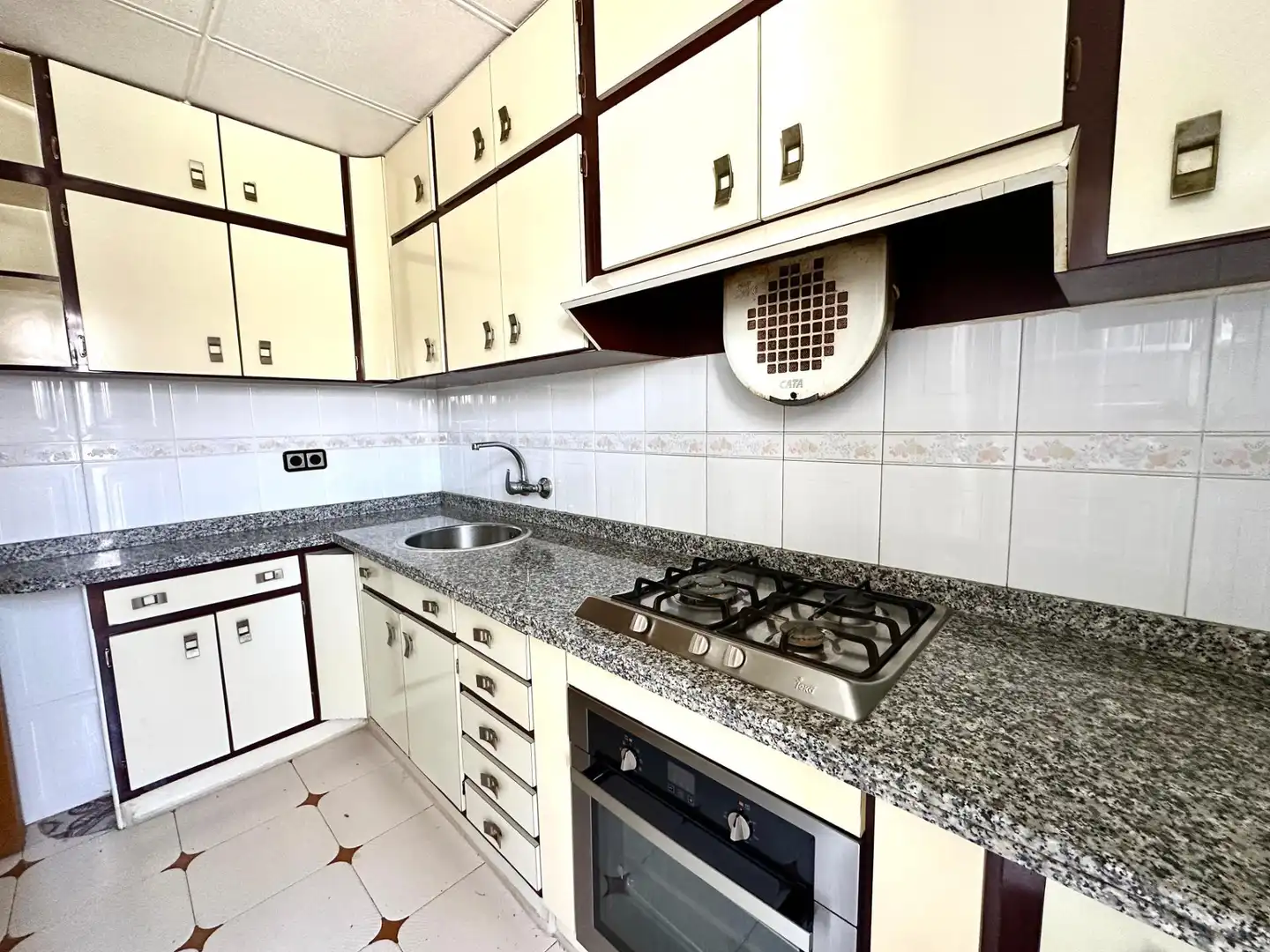Cocina de Apartamento en venta en Alicante / Alacant con Aire acondicionado, Calefacción y Terraza
