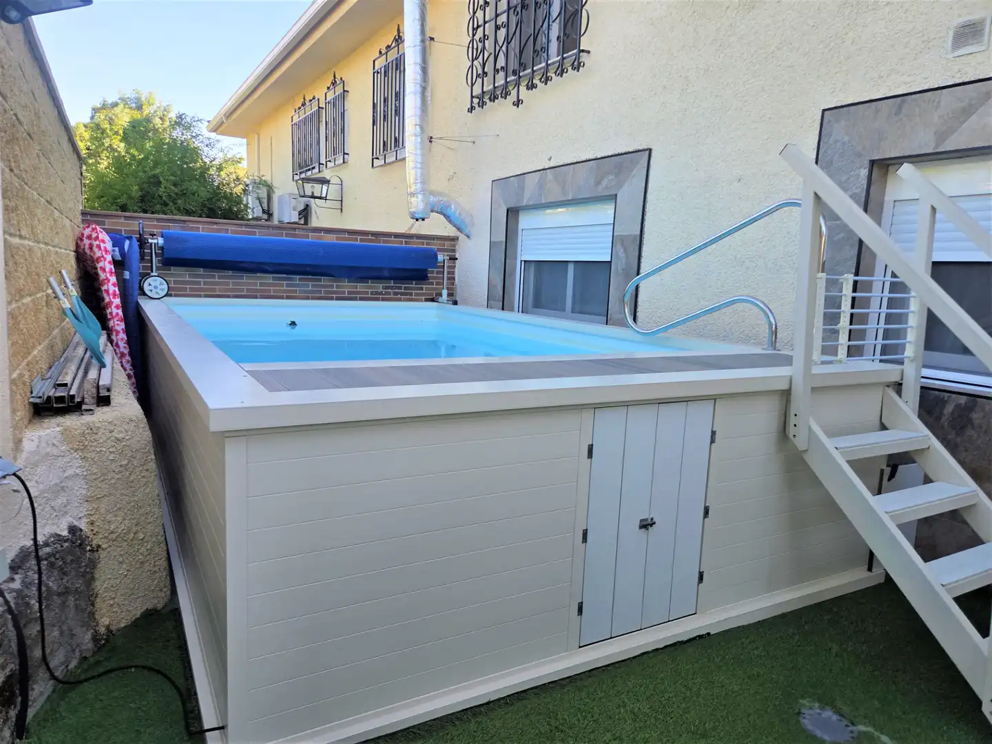 Swimming pool of Detached homes for sale in Navalagamella  with Air Conditioner, Heating and Private garden